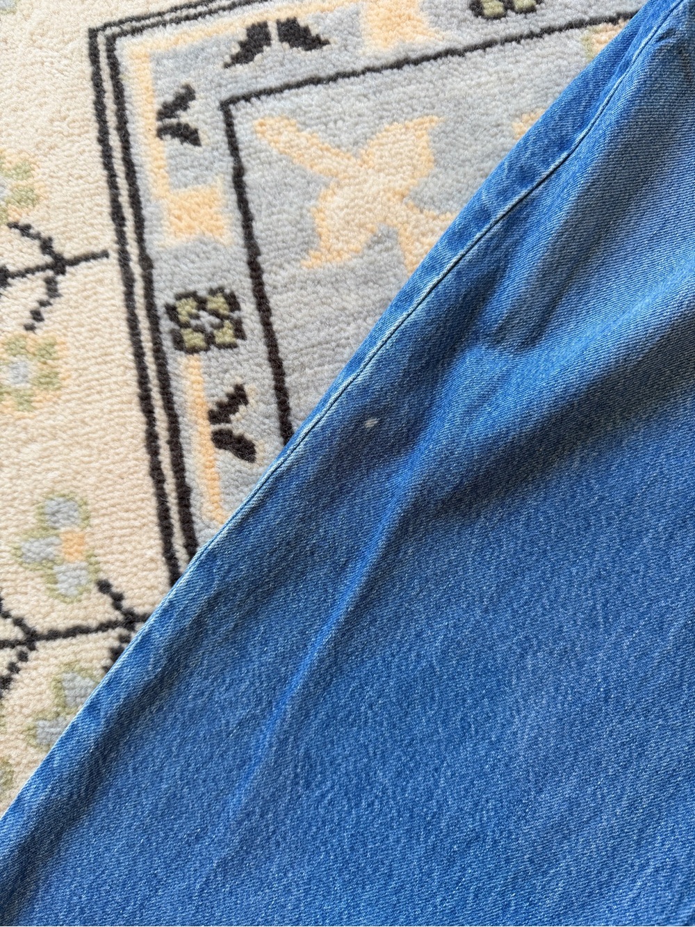 Mother SNACKS! The Yummy Puddle jeans in Delicious Memories Wash - Picture 5 of 6